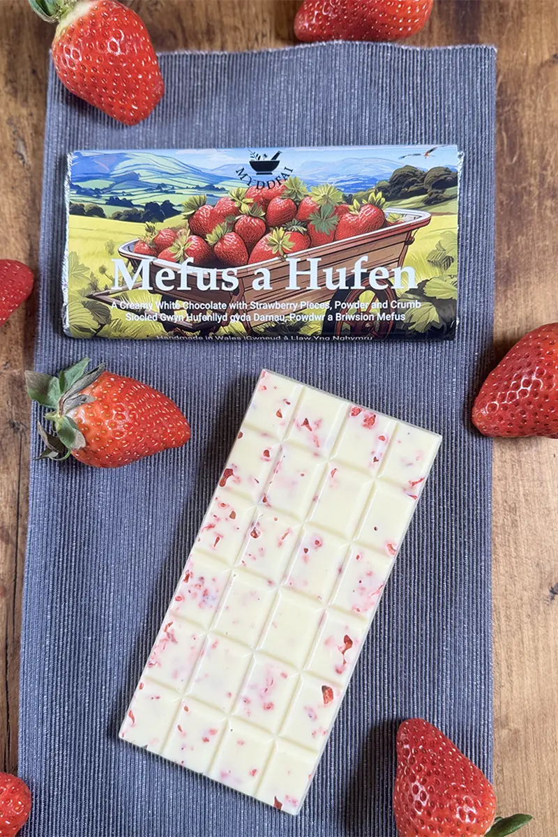 Strawberry & Cream White Chocolate Siocled Gwyn Mefus a Hufen